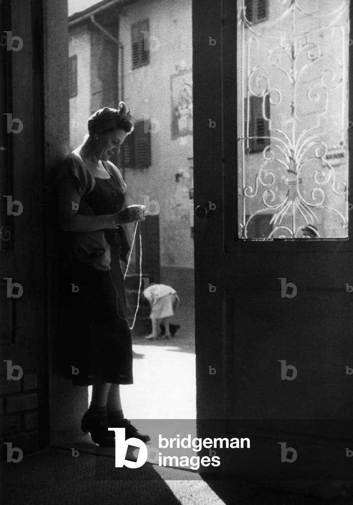 Italy, campania, amalfi, woman portrait, 1950 (b/w photo)