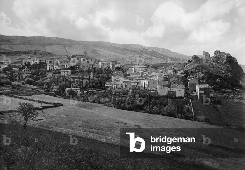 Pescocostanzo, L'Aquila, Abruzzo, Italy, 1920 (b/w photo)
