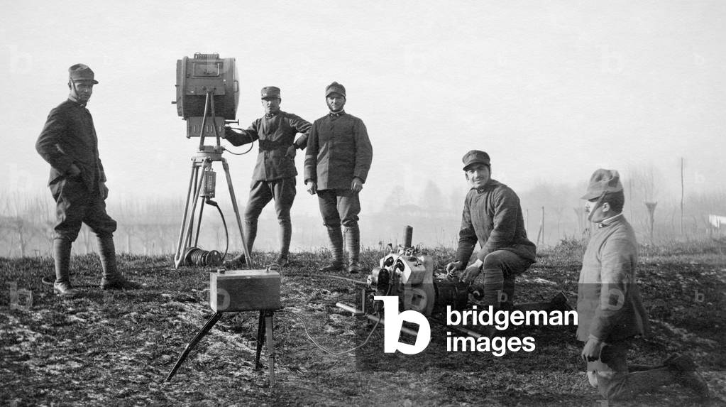Searchlight, 1915-18 (b/w photo)
