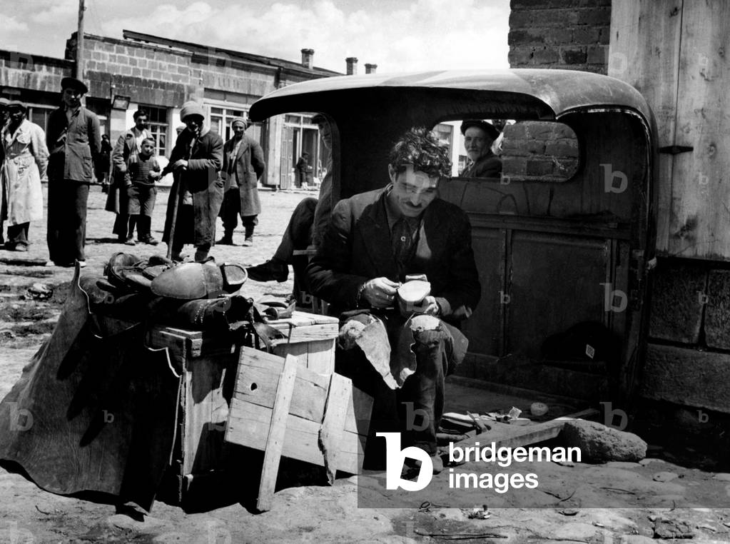 Turkey, kars, Armenian cobbler in the market square, 1960 (b/w photo)