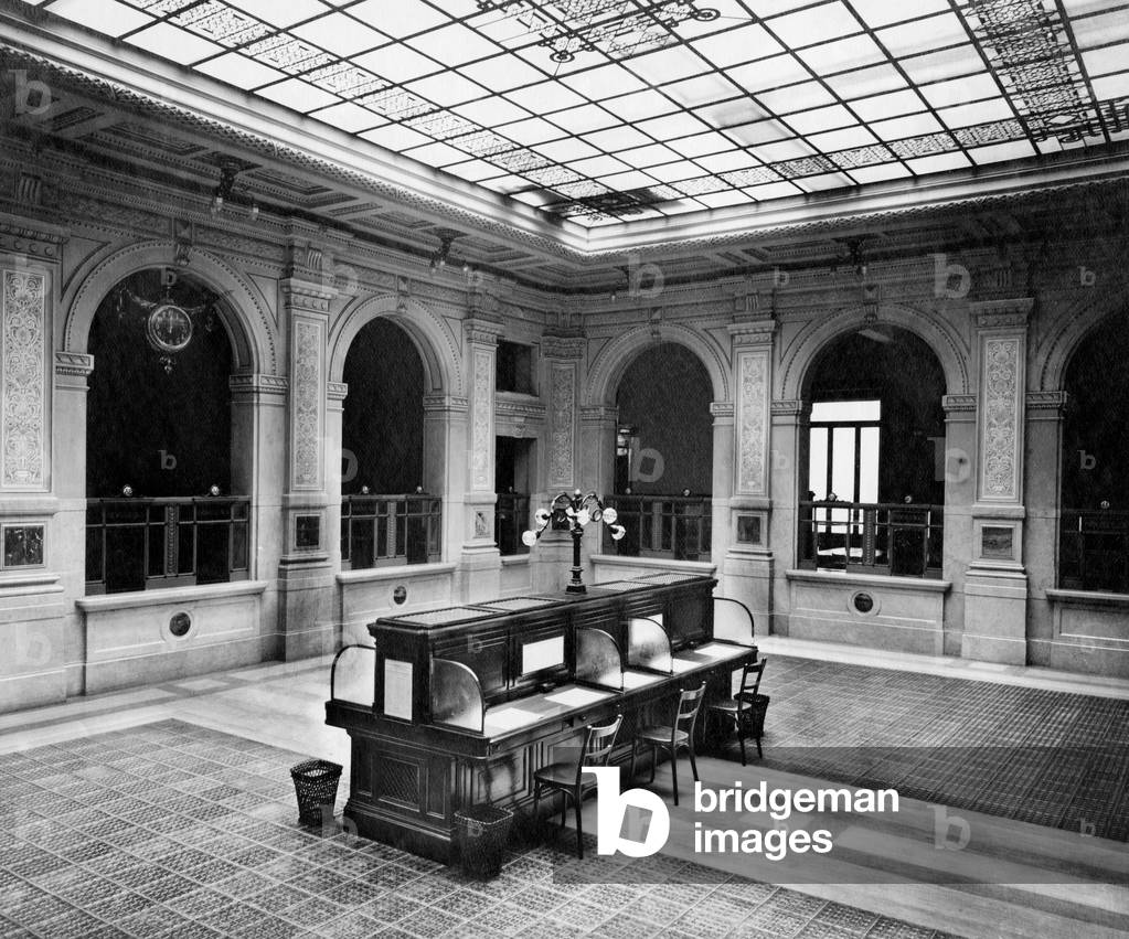 Banca commerciale di milano, 1920 (b/w photo)