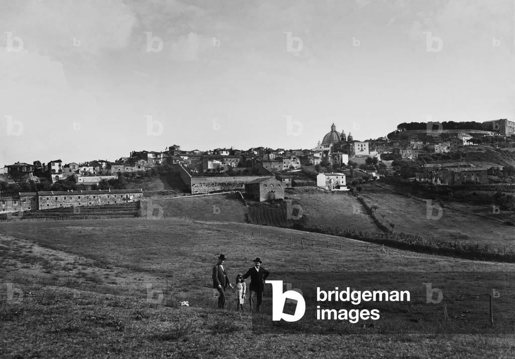 Italy, lazio, panorama of montefiascone, 1910 (b/w photo)