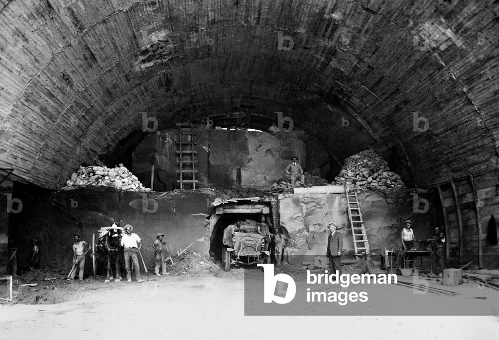 Tunnel, Genova, Liguria, Italy, 1940 (b/w photo)