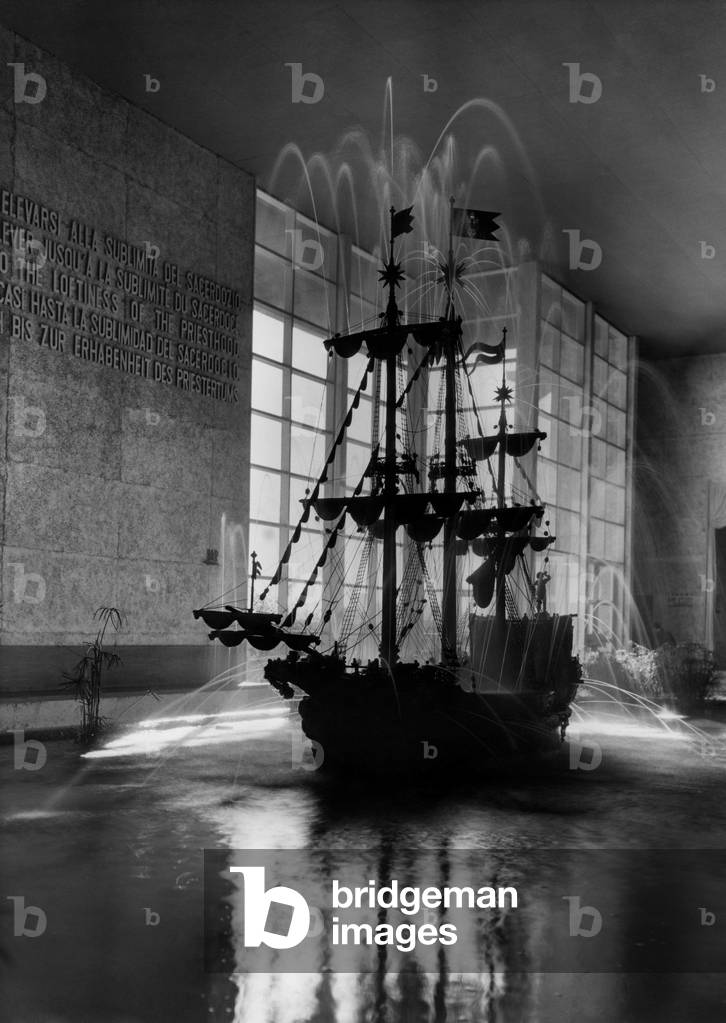 Fountain of the jail or galley,  Vatican gardens, 1930 (b/w photo)