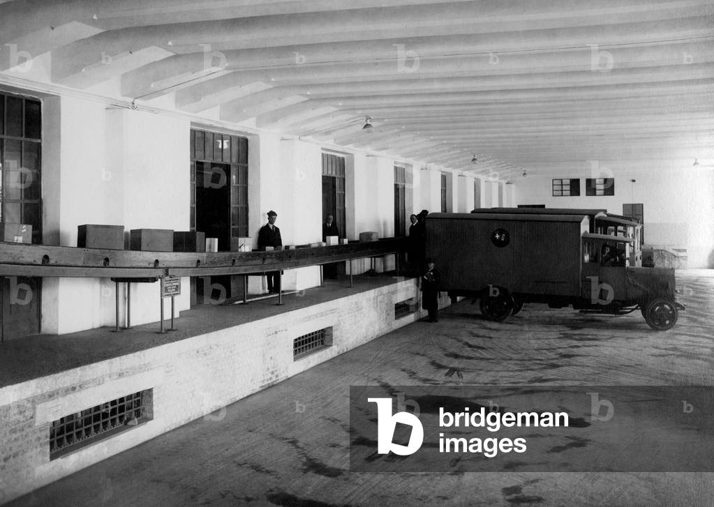 Post Office, 1920 (b/w photo)