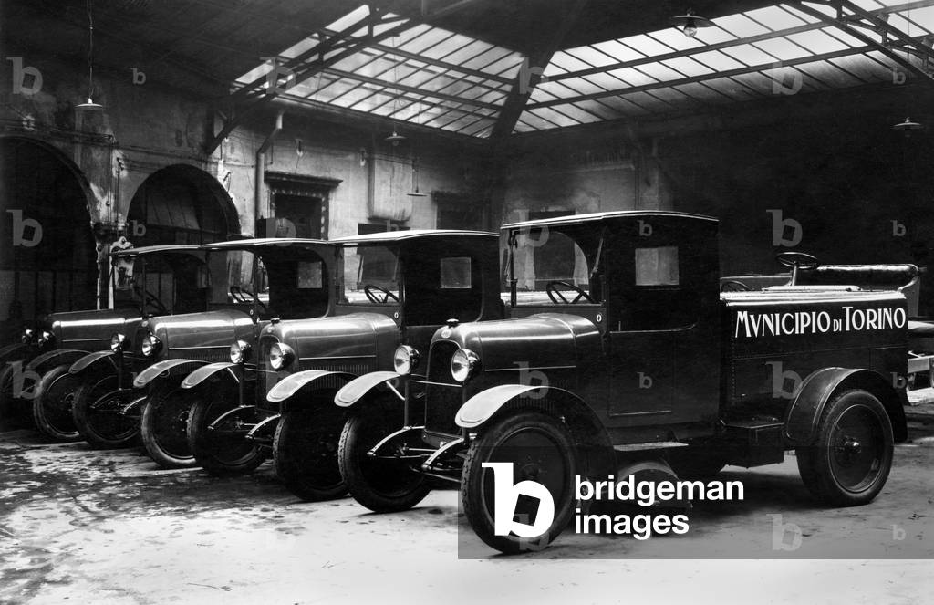 National Exposure, Motor Sweepers, Turin, Piemonte, Italy, 1910-20 (b/w photo)