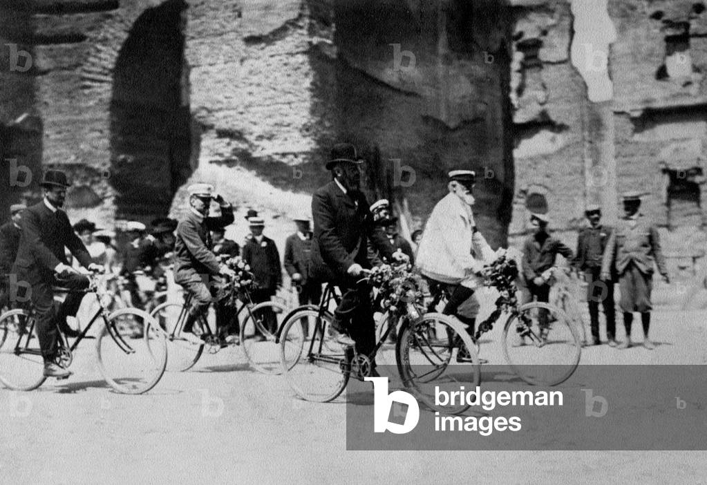 Italy, Rome, parade of TCI members Cycling, 1905 (b/w photo)