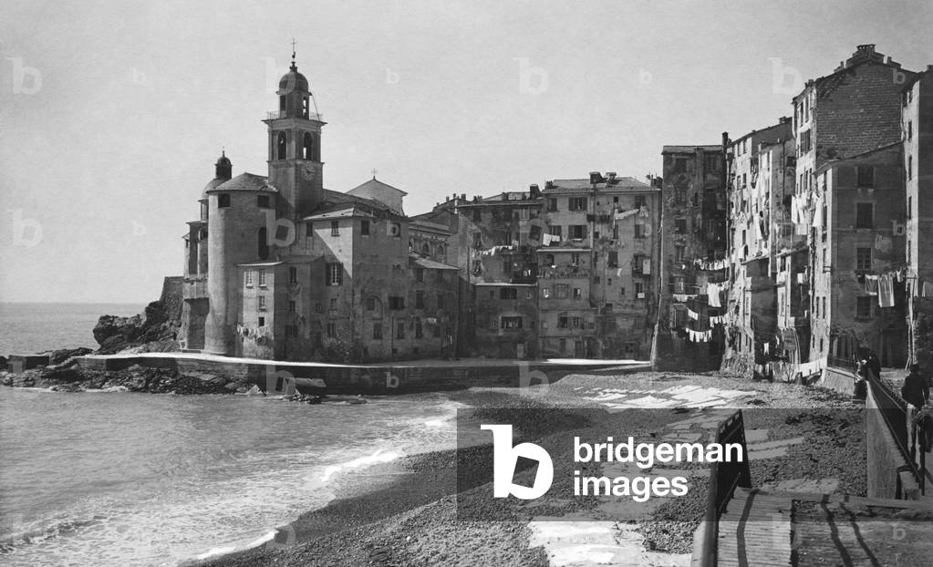 Beach, Basilica of Santa Maria Assunta, Camogli, Liguria, Italy, 1910-20 (b/w photo)