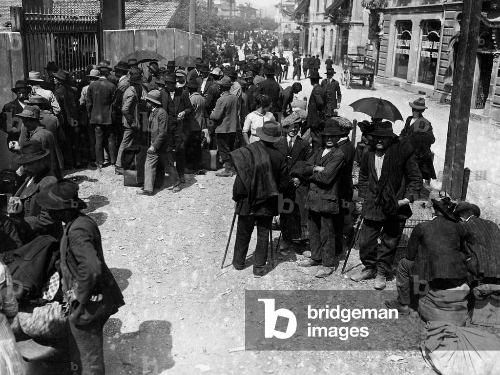 Italy, Italyns Emigrants, 1910 (b/w photo)