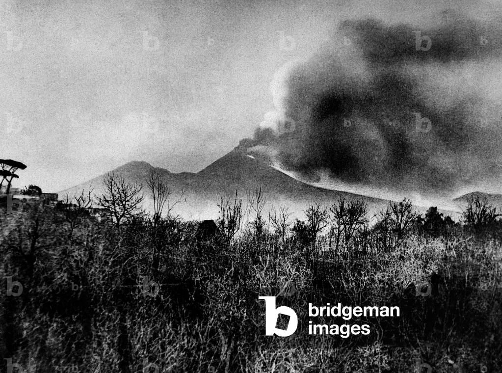 Service Eruption of Vesuvius in April 4, 1906 (b/w photo)