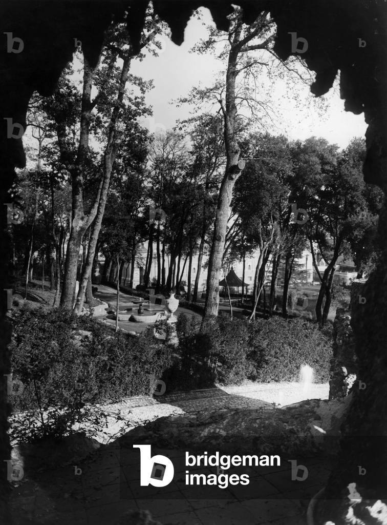 Vatican gardens, 1930 (b/w photo)