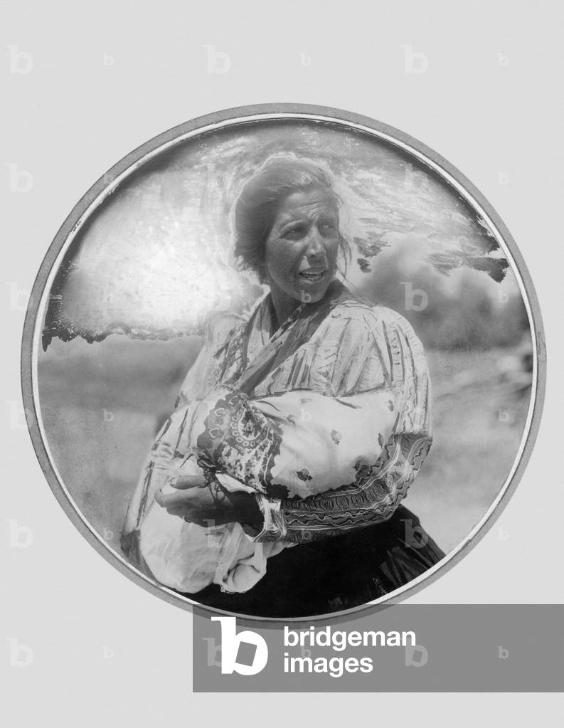 Italy, Gipsy Woman, 1910 (b/w photo)