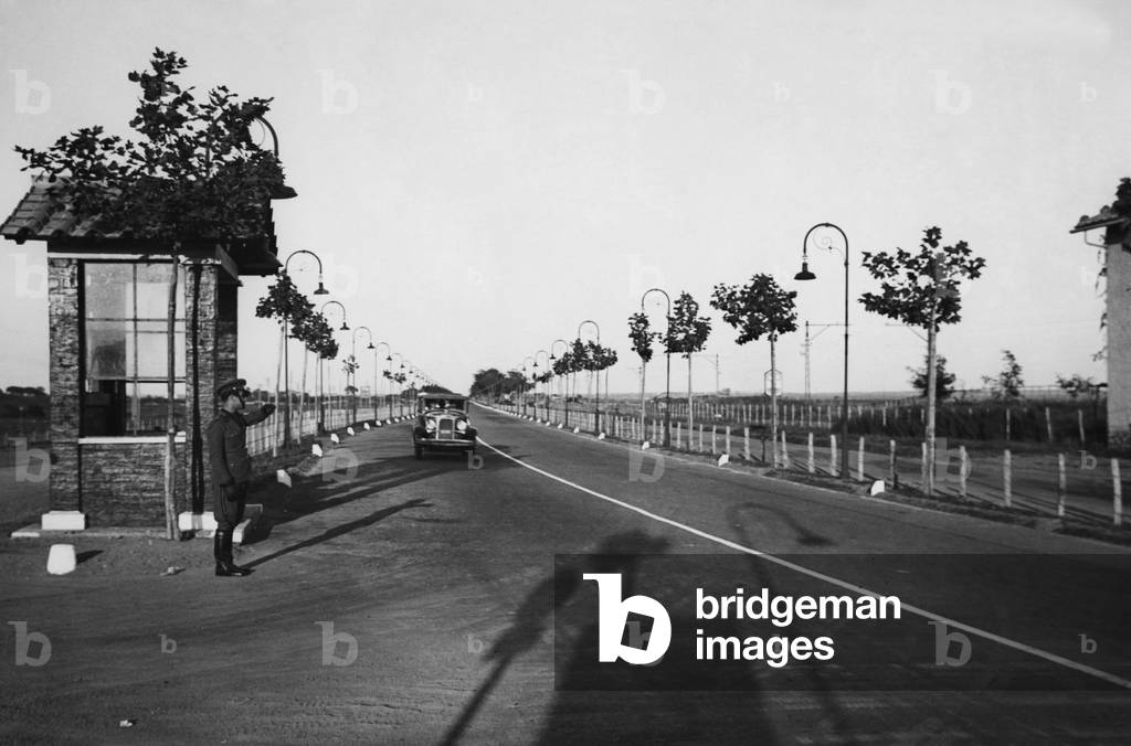 Lazio, roma-ostia highway, 1920-30 (b/w photo)