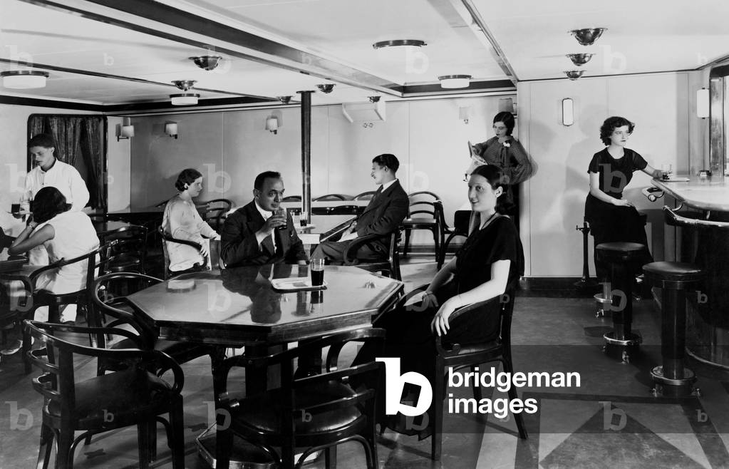 Tourists at the Bar of the Victoria Transatlantic, 1930 (b/w photo)