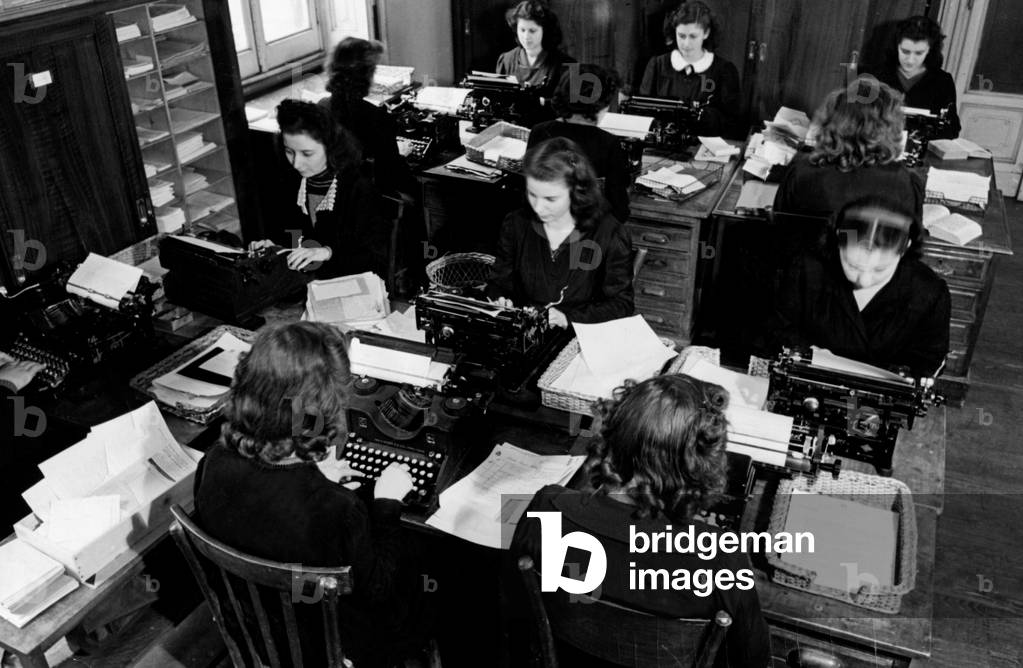 Filing Office, 1950-60 (b/w photo)