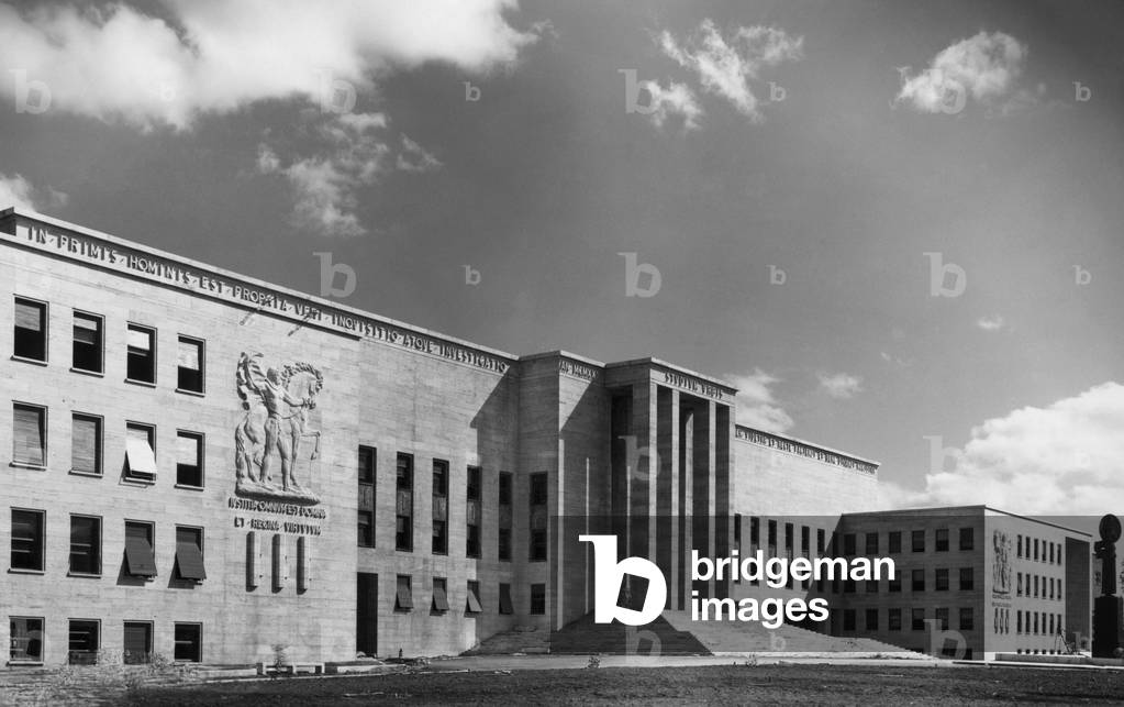 Italy, Rome, entrance to the university city of la sapienza, architect Marcello Piacentini, 1930 (b/w photo)