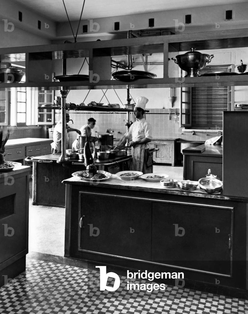 Italy, Rome, kitchen of the first-rate canteen at Cinecittà, 1930 (b/w photo)