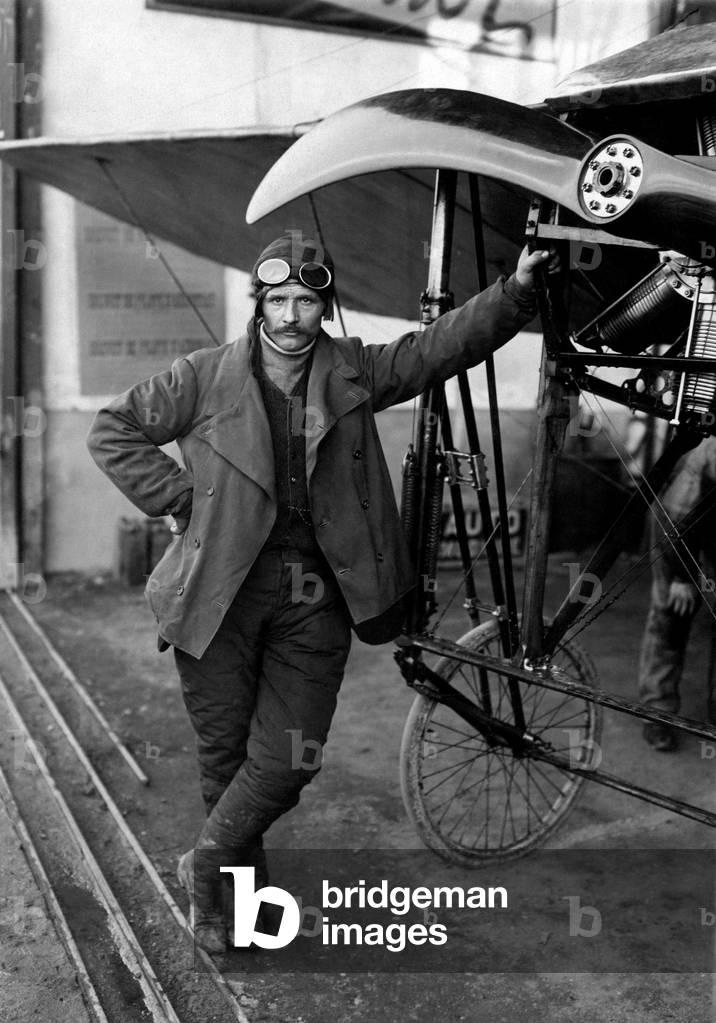 Aviation, 1910 (b/w photo)