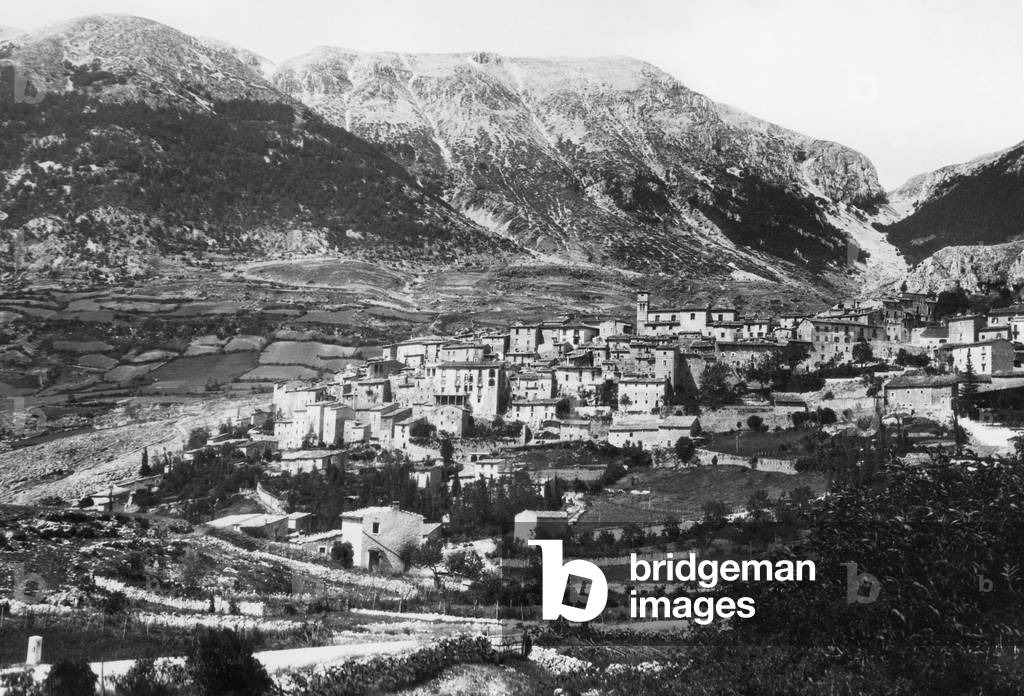 Skier on Gran Sasso, L'Aquila, Abruzzo, Italy, 1930 (b/w photo)