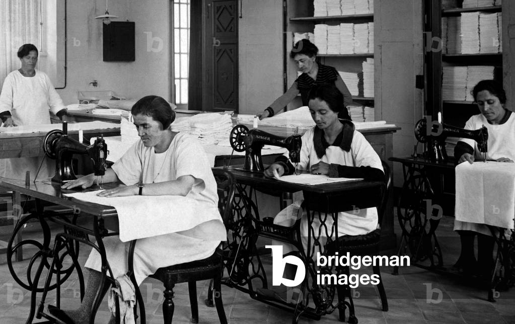 Italy, Milan, Mending Room And Ironing of the Farm of Crescenzago, 1910-20 (b/w photo)