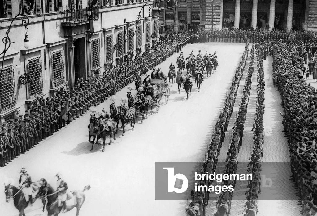 Italy, Rome, royal procession for the inauguration of the legislature, 1930 (b/w photo)