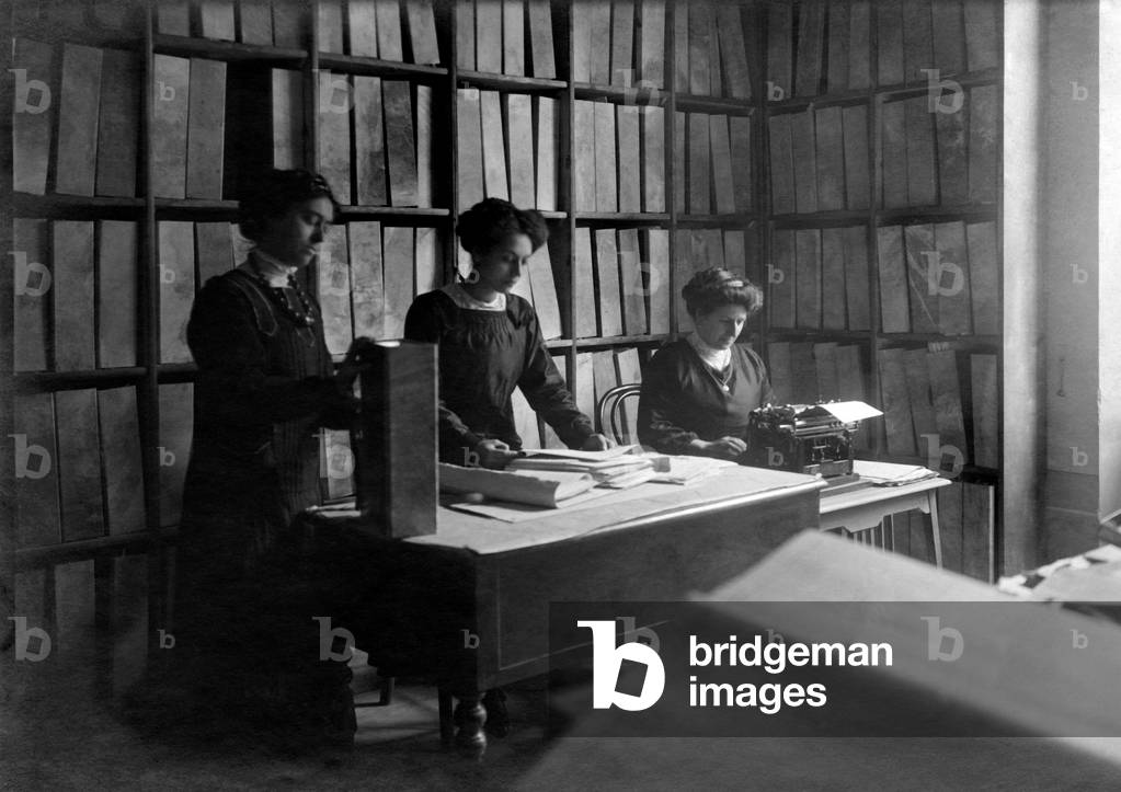 Office Girls, Archive, 1900-1910 (b/w photo)