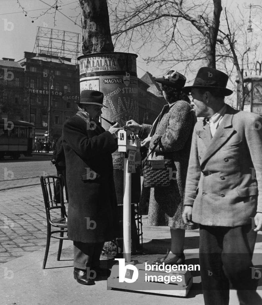 Public balance on a sidewalk in BudapeSt. 1957 (b/w photo)