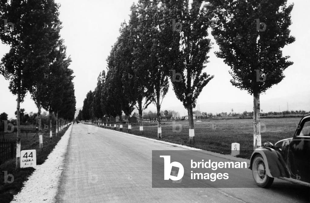 Statal Highway, Gran Sasso, L'Aquila, Abruzzo, Italy, 1920-30 (b/w photo)