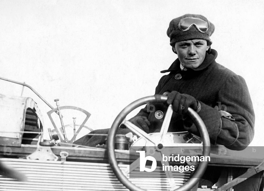 Aeronautics, 1910 (b/w photo)