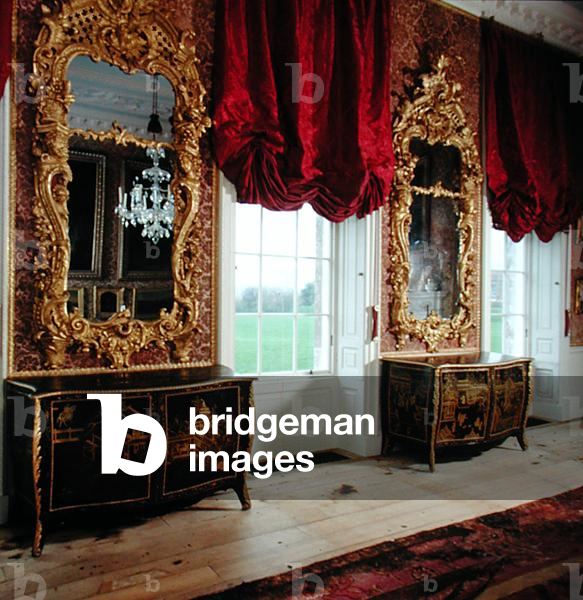 The Red Drawing Room (photo)