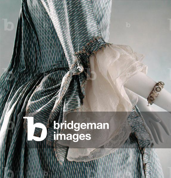 Detail of the sleeve of a sack-back gown and matching petticoat, 1760-1775 (photo)