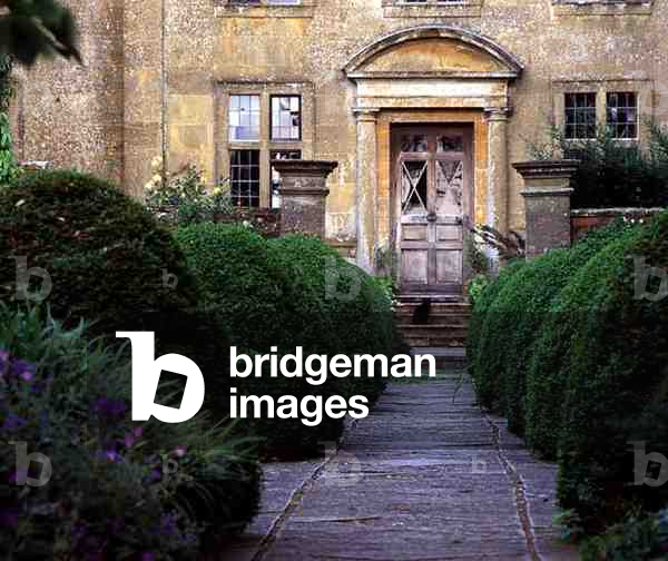 View of the door of the west front (photo)