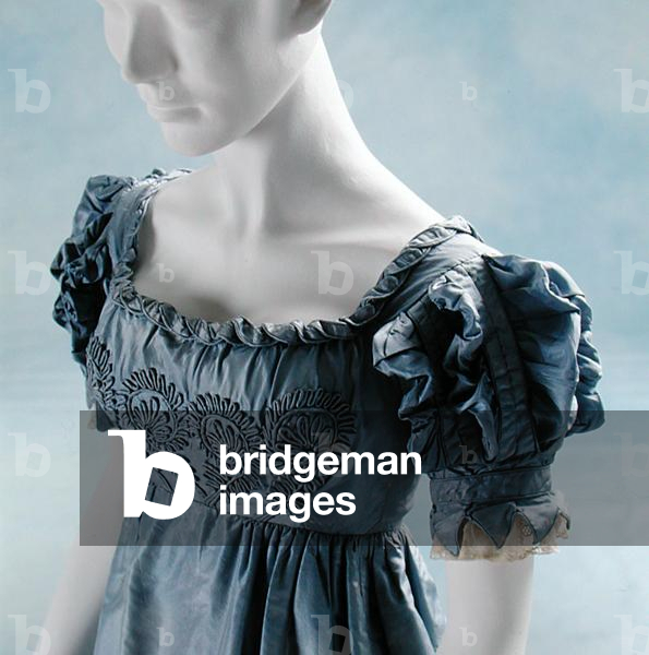 The bodice of a blue silk evening dress, 1820-25 (photo)