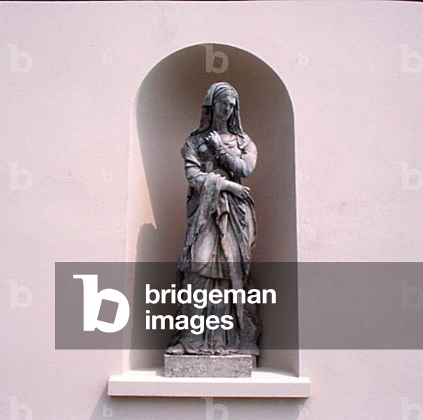 Statue of a Vestal Virgin in a niche in the south pavilion (lead)