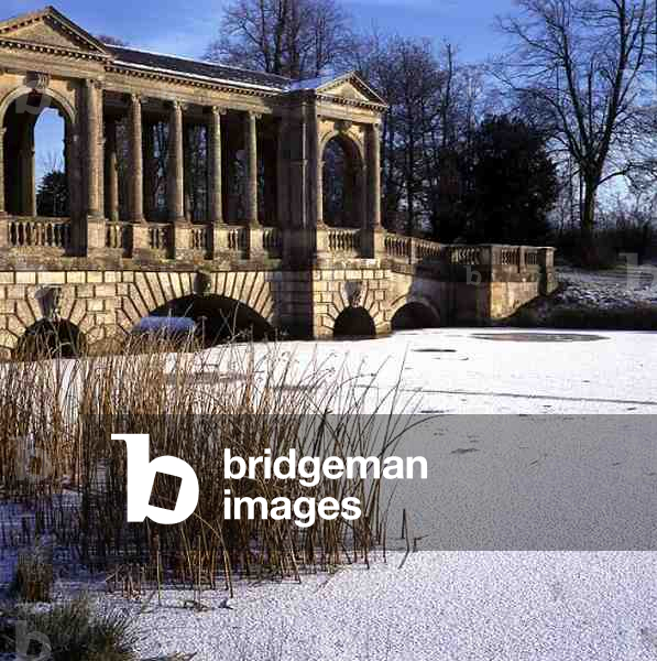 Oblique view of the Palladian Bridge (photo)