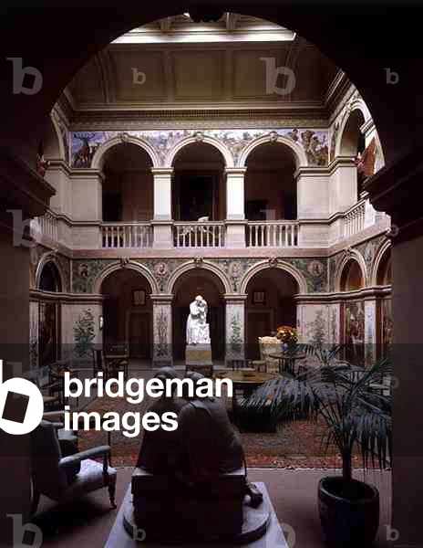 View of the Central Hall through a central archway (photo)