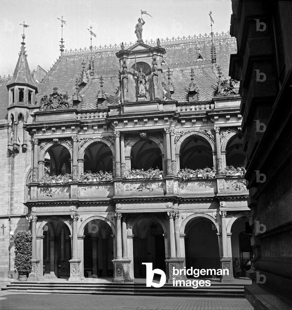 Front of historical city hall of Cologne, 1930s (b/w photo)