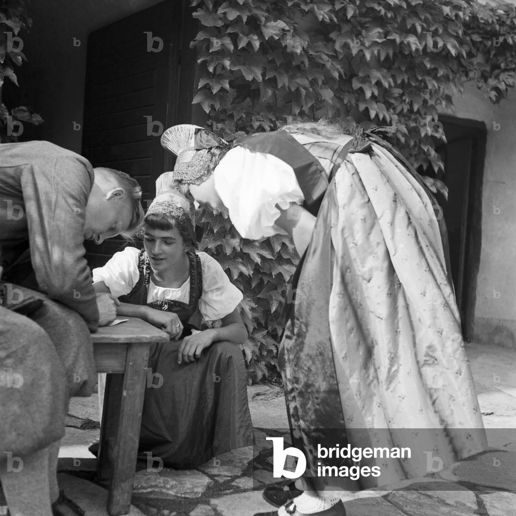 A young man and two young women wearing the array of the Wachau area in Austria, Germany 1930s (b/w photo)