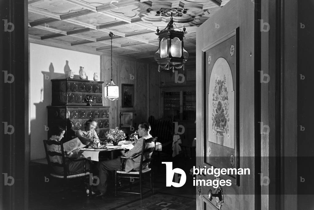 Relaxation in Hotel Wehrle in Triberg during a journey to the Black Forest, Germany 1930s (b/w photo)