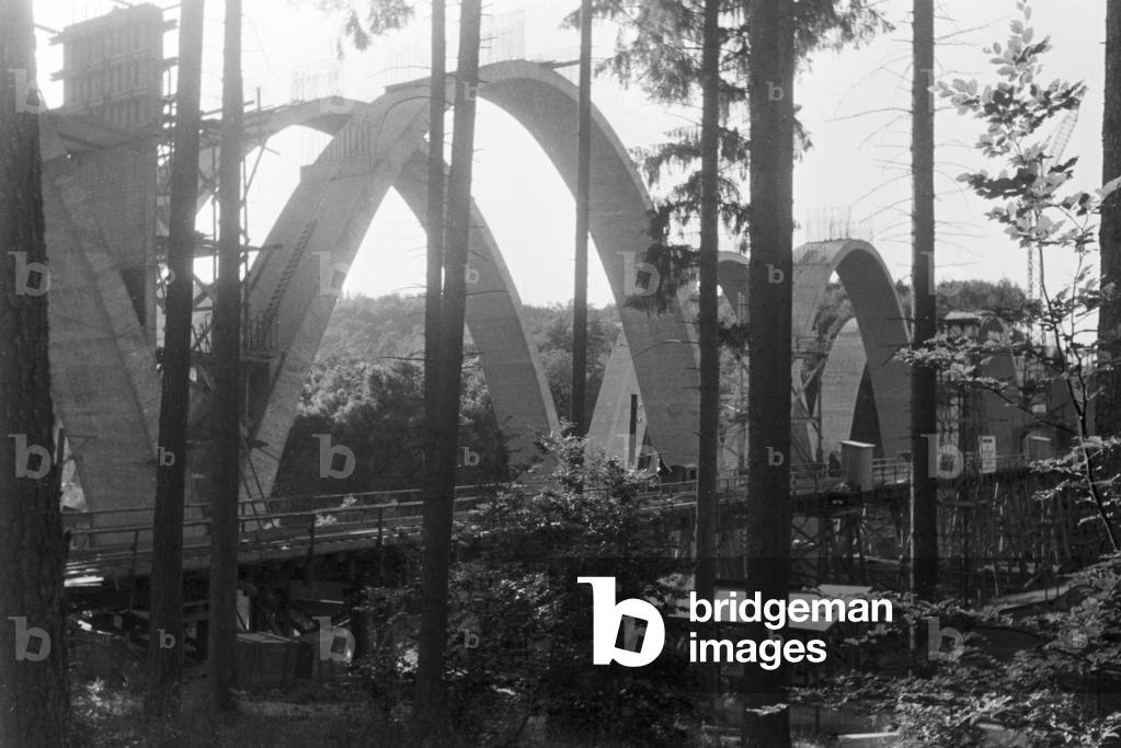 Construction of the motorway bridge near Stuttgart, Germany 1930s (b/w photo)