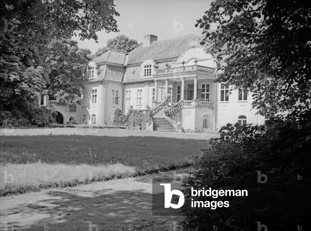 View to the castle of Domnau, East Prussia, 1930s (b/w photo)