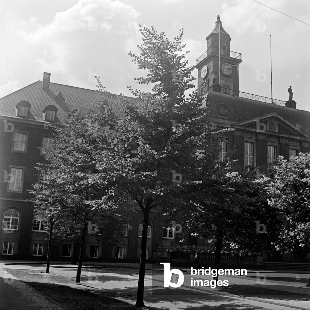 Herne city hall, Germany 1930s (b/w photo)