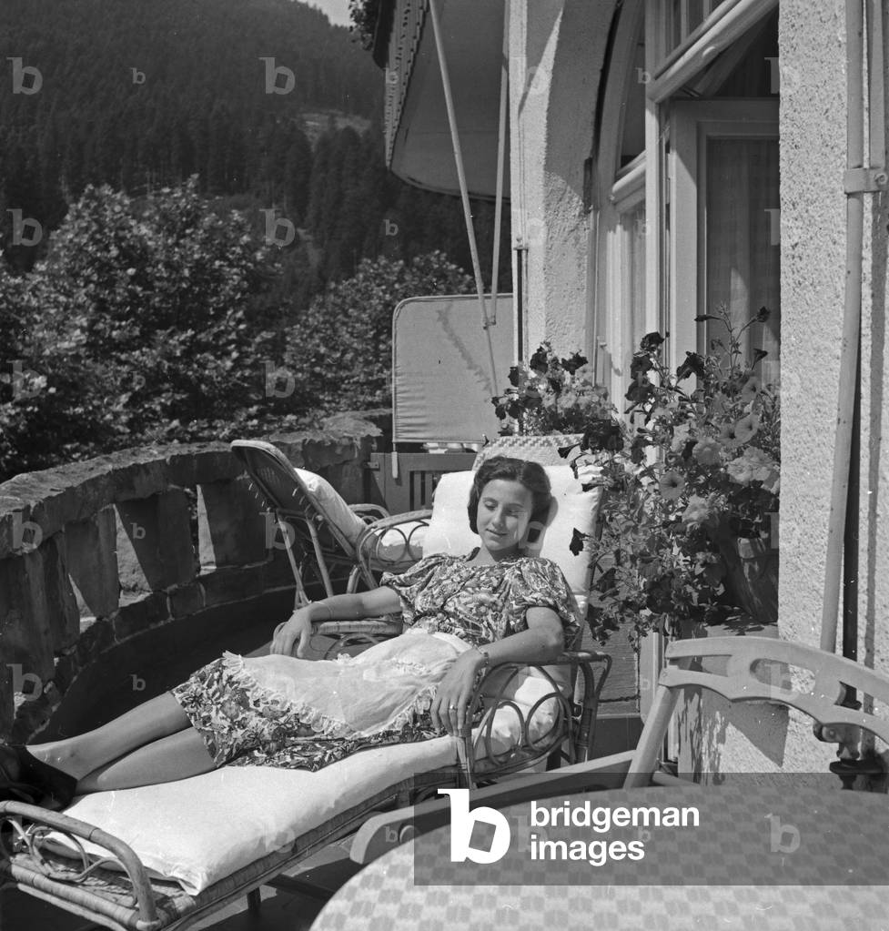 German actress Evelyn von Schoening at the spa resort Villa Sommerberg at Bad Rippoldsau in the Black Forest, Germany 1930s (b/w photo)