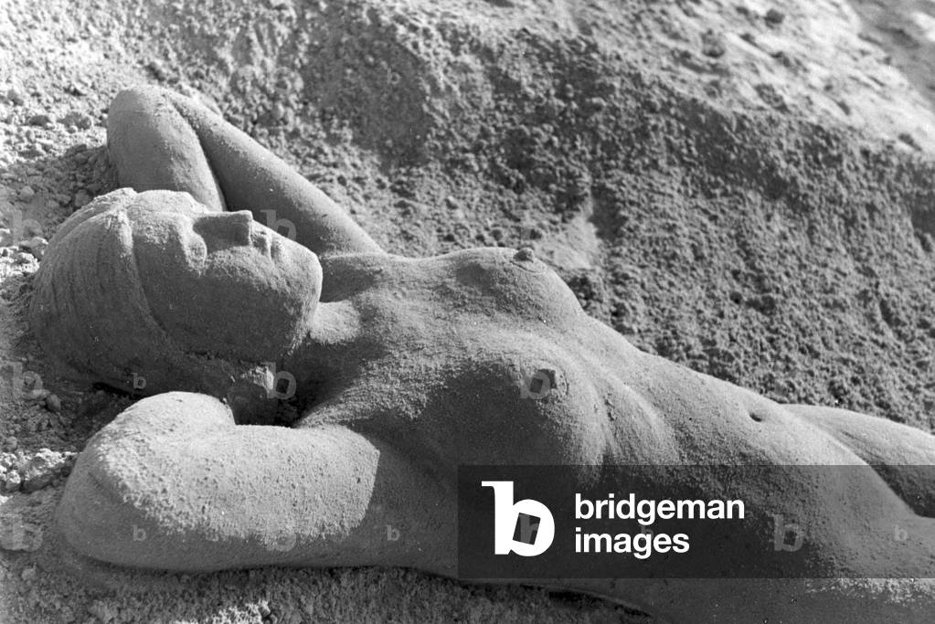 Vacation at the Baltic Sea, Germany 1930s (b/w photo)