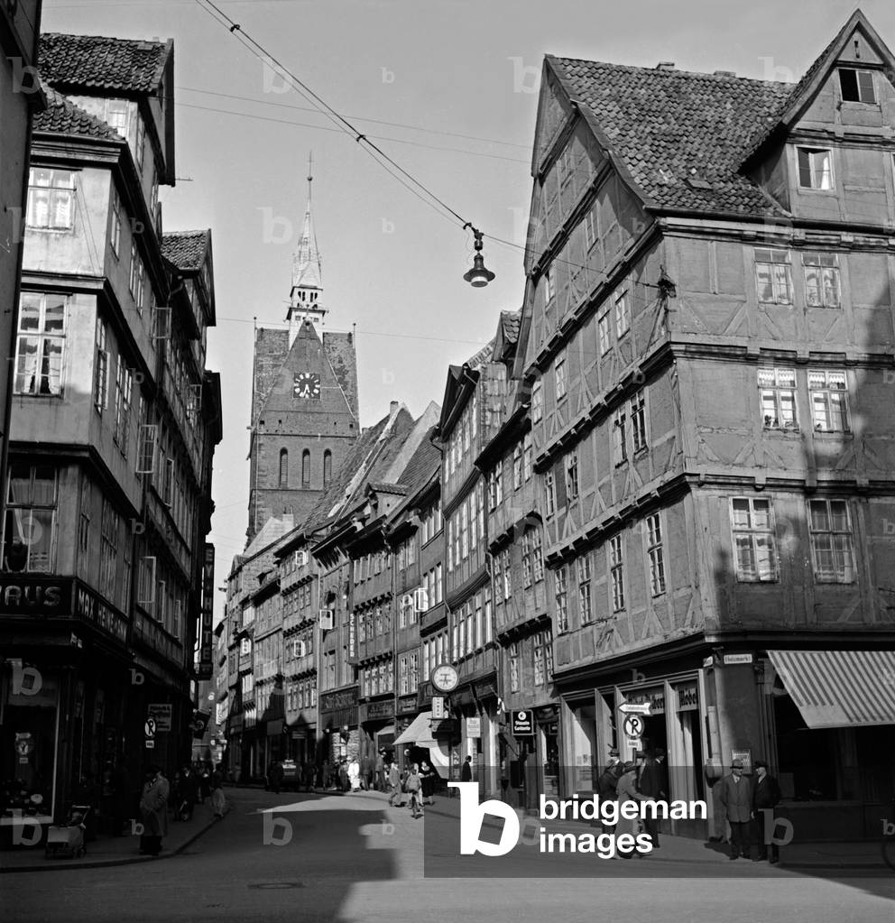 View from the Holzmarkt street to the St Georgii et Jacbi church at Hanover, Germany 1930s (b/w photo)
