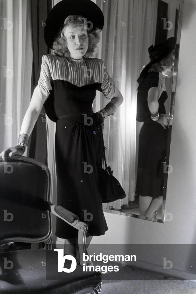 A model trying a dress of fashion designer Annemaria Geise and Hilda Romatzki, Germany ca.1939 (b/w photo)