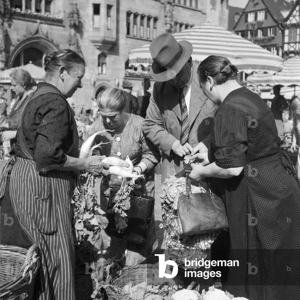 Business at Stuttgart market, Germany 1930s (b/w photo)