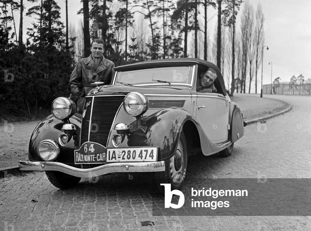 German team for the rallye Monte Carlo with its Ford convertible, Germany 1930s (b/w photo)
