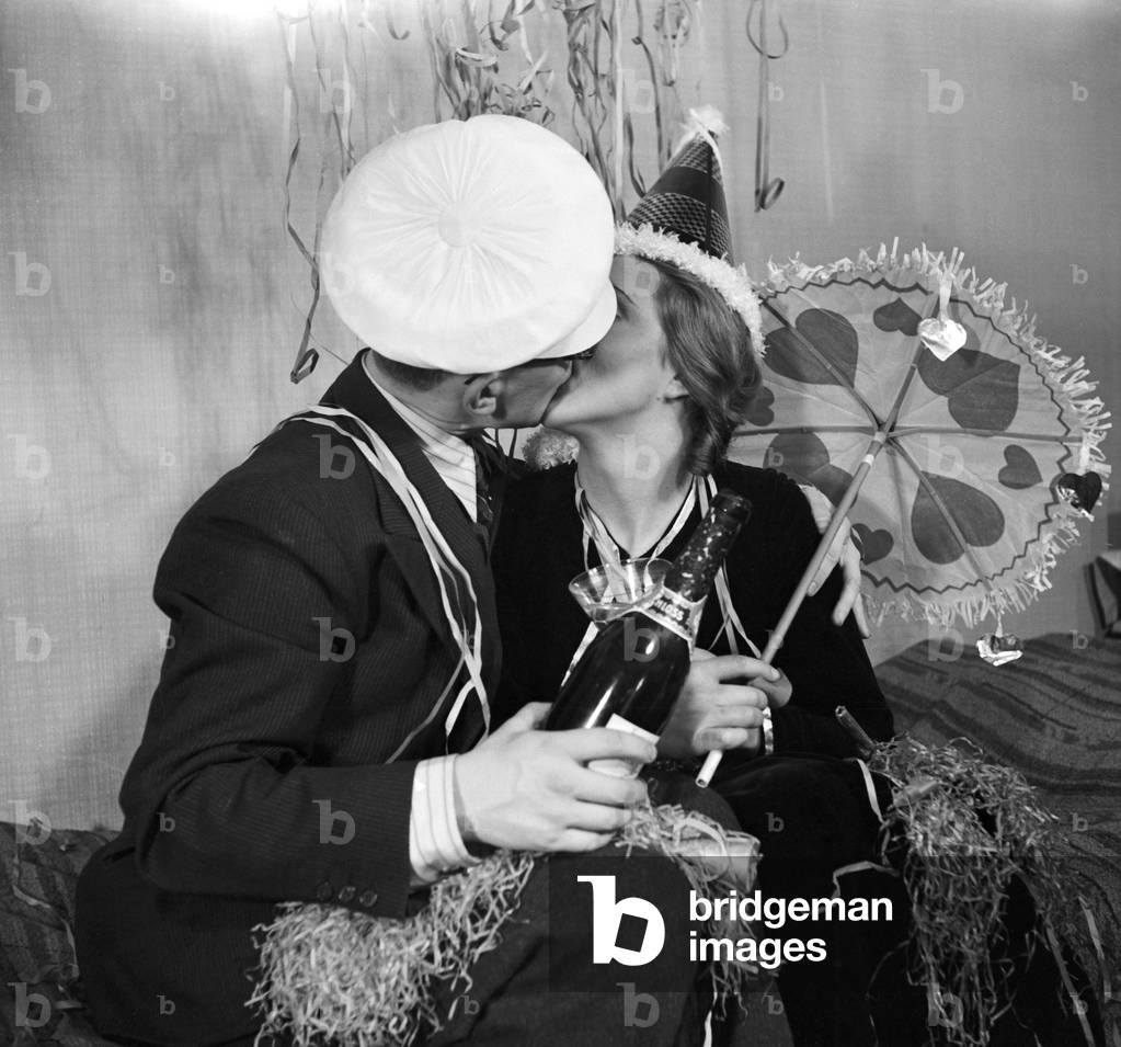 Guests of a New Year's Eve party, Germany 1930s (b/w photo)