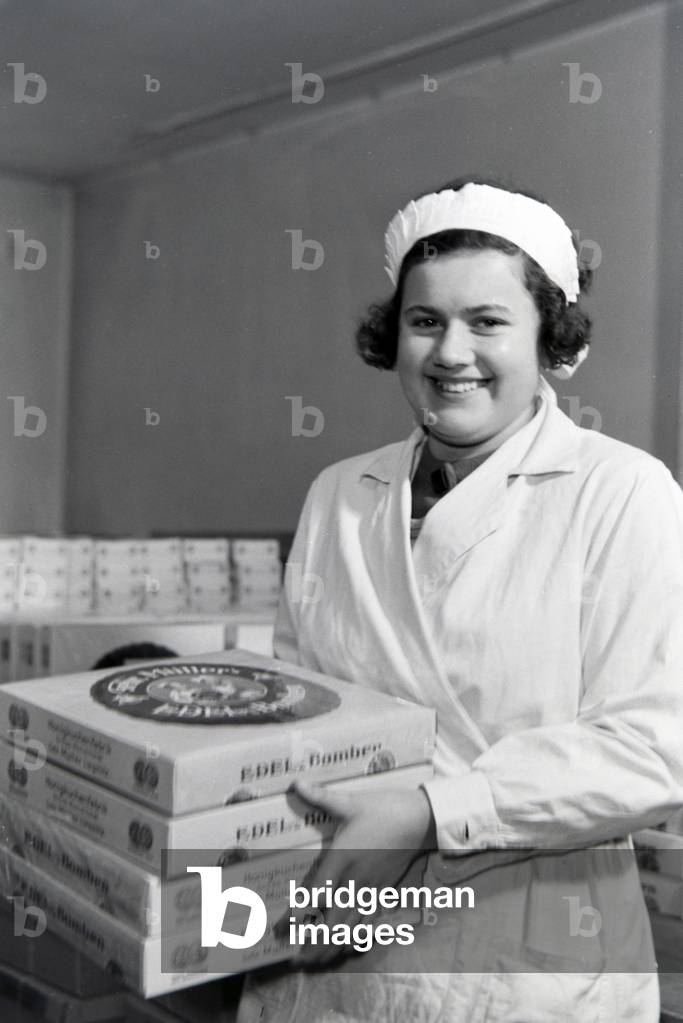 Employee of the confectionery Bros Müller Liegnitz at work, Germany 1930s (b/w photo)